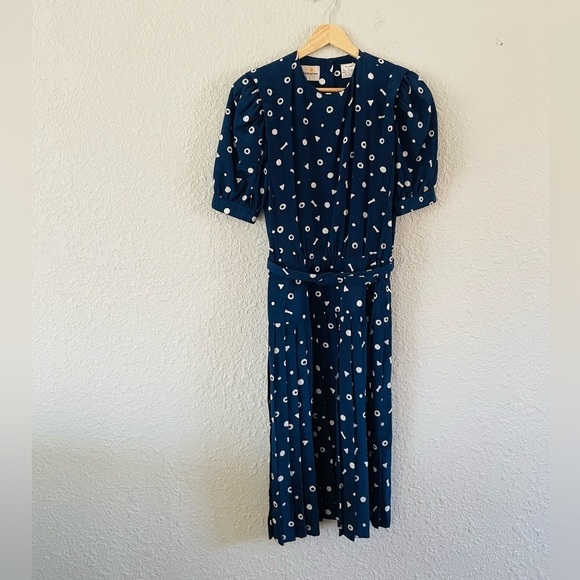 Liz Claiborne Dresses & Skirts - Vintage Liz Claiborne Navy Blue Button Back Abstract Print Pleated Midi Dress